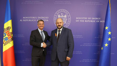 FOTO | Sprijinul necesar pentru depășirea crizei energetice, discutat de Victor Parlicov și însărcinatul cu afaceri al SUA în Moldova, Kevin Covert