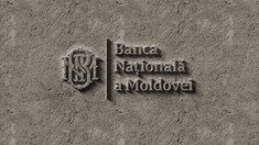 BNM vrea să interzică fragmentarea transferurilor mai mari de 10.000 de euro