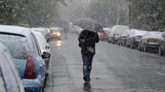 METEO | Azi vom avea parte de o zi de iarnă autentică, cu ploi și lapoviță 