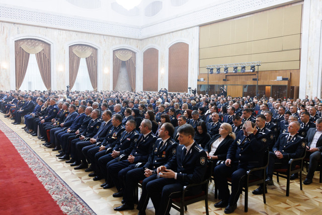 Maia Sandu, la ceremonia dedicată aniversării de 34 de ani a Poliției Naționale: „Vă suntem recunoscători pentru eforturile voastre și pentru curajul cu care serviți țara” 