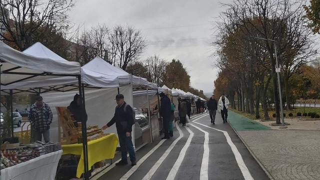 FOTO | Mai multe târguri cu produse și mărfuri autohtone sunt deschise în acest weekend, în toate sectoarele din Chișinău