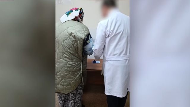 Medicul care a votat în locul bătrânilor de la azilul din Comrat riscă trei ani de închisoare
