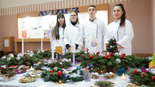 La Chișinău a fost inaugurat târgul caritabil „Crăciunul ne unește. Fii mai bun în ajun de Crăciun!”, desfășurat în 10 instituții de învățământ (FOTO)