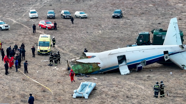 Avionul prăbușit în Kazahstan ar fi fost lovit de o rachetă rusească, afirmă surse apropiate anchetei