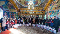 FOTO | Circa 200 de copii din cadrul Episcopiei de Bălți a Mitropoliei Basarabiei au primit cadouri de la Asociația Filantropia Ortodoxă Huși