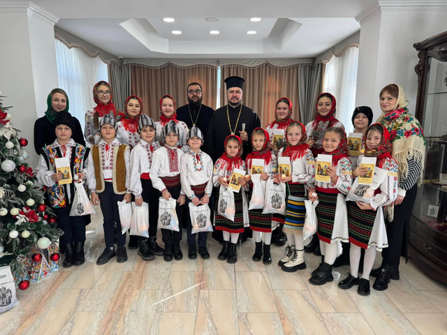 FOTO | Episcopia Basarabiei de Sud a primit colindători în Ajun de Crăciun pe stil vechi