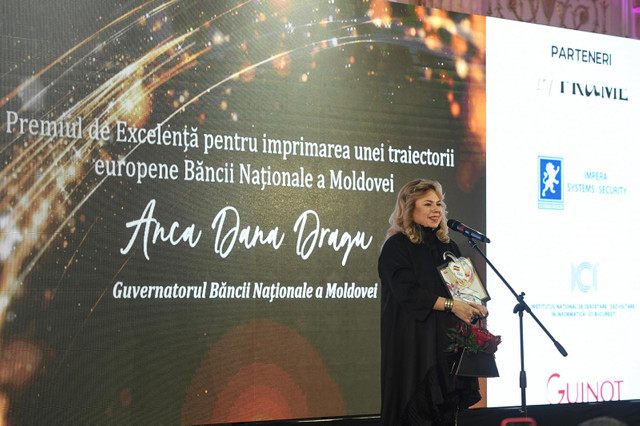 FOTO | Anca Dragu, premiată la Gala Excelenței din România: „Dedic acest premiu echipei BNM și tuturor celor care susțin parcursul european al R. Moldova”