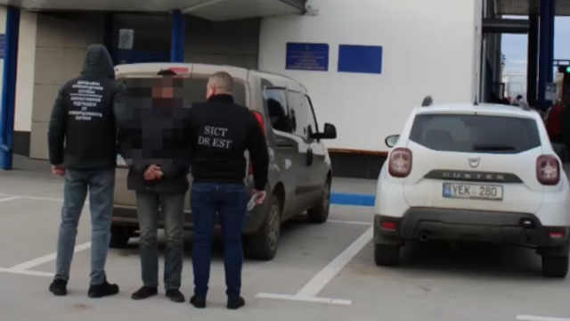 VIDEO | Polițiștii de frontieră din Republica Moldova și Ucraina au colaborat pentru a destructura o rețea de migrație ilegală