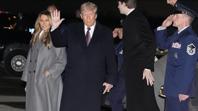 VIDEO | Donald Trump a ajuns la Washington, alături de Melania și Barron. Când are loc învestirea și cine e invitat