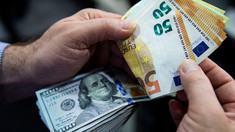 Euro se scumpește, iar dolarul se ieftinește ușor