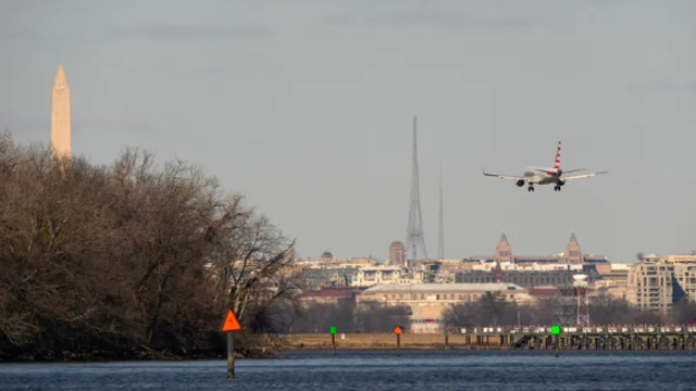 Primele informații din ancheta accidentului aviatic din Washington. Ce a făcut pilotul civil cu puțin timp înainte de tragedie