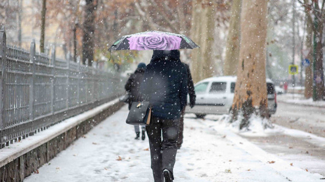 Meteorologii prognozează ninsori slabe și ceață. Ce temperaturi ne așteaptă în următoarele 24 de ore 