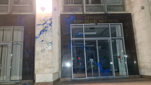 Tinerii care au vandalizat sediul Guvernului au fost condamnați la închisoare 