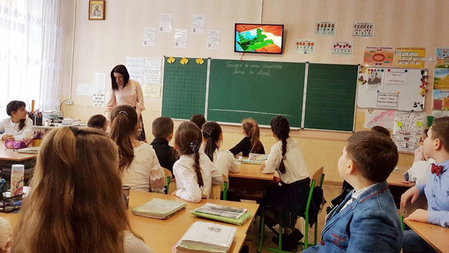 Pretendenții la titlul „Pedagogul anului” vor trebuie să completeze o declarație pe proprie răspundere. Noile modificări privind organizarea concursului, aprobate de Guvern 