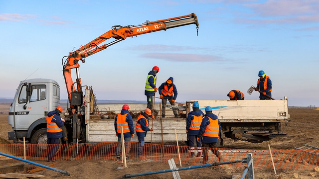 Noi echipe de muncitori au fost mobilizate pe șantierul de construcție a liniei electrice Vulcănești-Chișinău