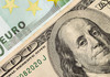 Euro și dolarul se ieftinesc la sfârșit de săptămână 