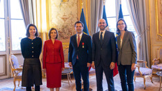 Fostul ministru de Externe, Nicu Popescu, a fost decorat la Paris cu Ordinul Legiunii de Onoare, cea mai înaltă distincție a Franței. Maia Sandu, prezentă la ceremonia decernării (FOTO)