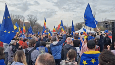 LIVE TEXT | Câteva de mii de persoane, acum, în Piața Victoriei din București, la mitingul „EuRo Manifest”. „Vrem Europa, nu dictatură!”