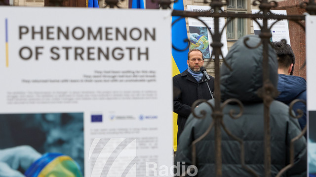 GALERIE FOTO | Expoziția „Fenomenul Rezistenței” – un omagiu adus ucrainenilor și prizonierilor care au rezistat în războiul declanșat de Rusia