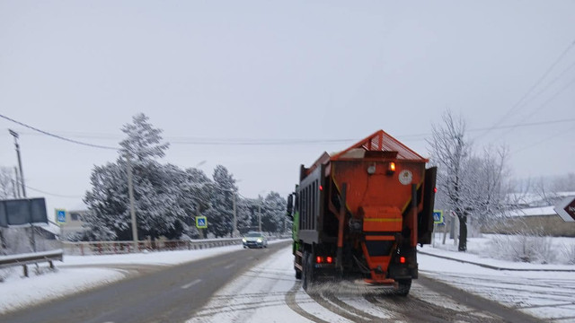 ASD: Pe drumurile naționale se circulă în condiții de iarnă (FOTO)