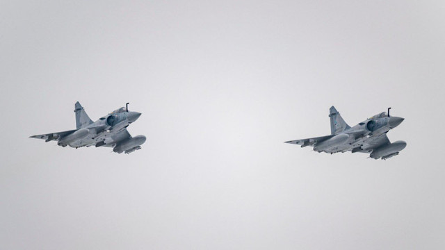 Ucraina folosește pentru prima oară avioane franceze de vânătoare de tip Mirage 2000 să respingă atacuri rusești, anunță armata ucraineană Ucraina folosește pentru prima oară avioane franceze de vânătoare de tip Mirage 2000 să respingă atacuri rusești, anunță armata ucraineană