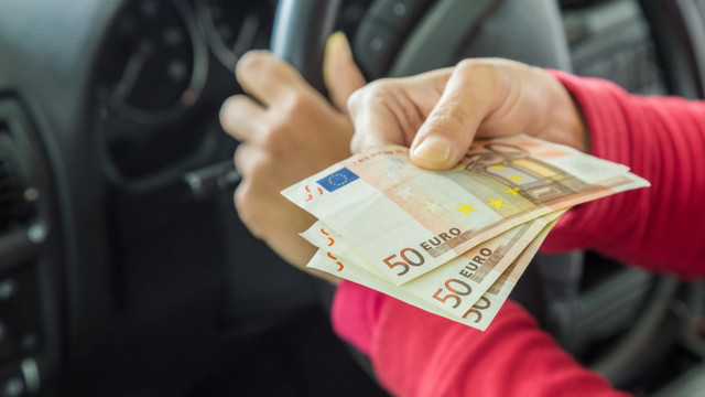 Bărbat condamnat la șase ani de închisoare și obligat să achite 900 de mii de lei pentru coruperea unui polițist