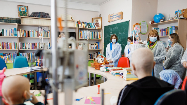 Maia Sandu, în vizită la Institutul Oncologic: „Fiecare copil, fiecare părinte, fiecare medic dedicat luptei cu cancerul trebuie să simtă sprijinul nostru, prin investițiile pe care le facem” Maia Sandu, în vizită la Institutul Oncologic: „Fiecare copil, fiecare părinte, fiecare medic dedicat luptei cu cancerul trebuie să simtă sprijinul nostru, prin investițiile pe care le facem”