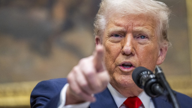 Donald Trump spune că „ia puternic în calcul” sancțiuni bancare și taxe vamale împotriva Rusiei „la scară largă”, pentru bombardamentele din Ucraina Donald Trump spune că „ia puternic în calcul” sancțiuni bancare și taxe vamale împotriva Rusiei „la scară largă”, pentru bombardamentele din Ucraina