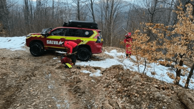 Trei ucraineni au fost recuperați din Munții Maramureșului de salvamontiștii și polițiștii români de frontieră
