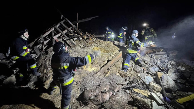 Toți membrii unei familii din sudul Ucrainei au fost uciși într-un atac rusesc cu drone. Alte 12 persoane, inclusiv un bebeluș, au fost rănite Toți membrii unei familii din sudul Ucrainei au fost uciși într-un atac rusesc cu drone. Alte 12 persoane, inclusiv un bebeluș, au fost rănite