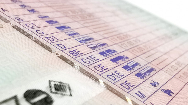 Când va fi introdus permisul de conducere digital în Uniunea Europeană. Acesta va avea o valabilitate de 15 ani Când va fi introdus permisul de conducere digital în Uniunea Europeană. Acesta va avea o valabilitate de 15 ani