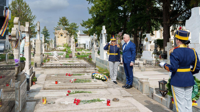 Președintele interimar al României,  Ilie Bolojan, prezent la slujba religioasă dedicată Unirii Basarabiei cu România, la Mănăstirea Cernica (FOTO) Președintele interimar al României,  Ilie Bolojan, prezent la slujba religioasă dedicată Unirii Basarabiei cu România, la Mănăstirea Cernica (FOTO)