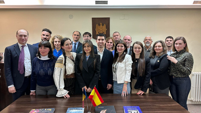 Mihai Popșoi a discutat la Madrid cu cetățenii R. Moldova stabiliți în Spania despre măsurile întreprinse pentru sprijinirea diasporei Mihai Popșoi a discutat la Madrid cu cetățenii R. Moldova stabiliți în Spania despre măsurile întreprinse pentru sprijinirea diasporei