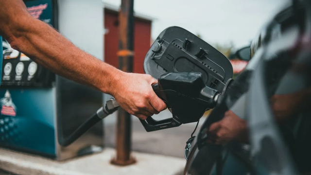 Carburanții auto vor costa mai mult mâine, 28 martie