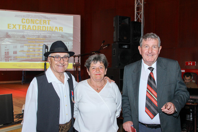 MALURI DE PRUT | Drumul Republicii Moldova spre UE trece prin România. Școala din Chișcăreni, Sângerei, reparată cu sprijinul românilor din județul Prahova (VIDEO) 
 MALURI DE PRUT | Drumul Republicii Moldova spre UE trece prin România. Școala din Chișcăreni, Sângerei, reparată cu sprijinul românilor din județul Prahova (VIDEO)