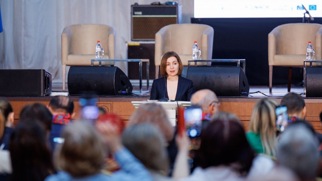 Maia Sandu, la Forumul regional privind incluziunea comunității rome: „Ne dorim o societate mai dreaptă, mai deschisă și în care oamenii se respectă reciproc” (FOTO)