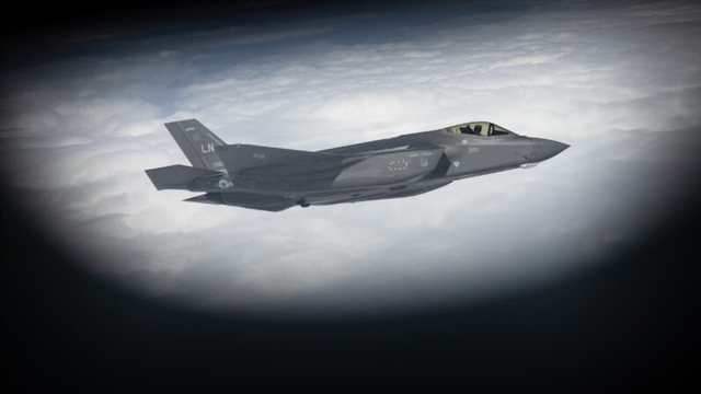 Politico: Tarifele lui Trump ar putea afecta grav chiar industria americană a apărării, inclusiv producerea avioanelor de luptă F-35 și a submarinelor nucleare Politico: Tarifele lui Trump ar putea afecta grav chiar industria americană a apărării, inclusiv producerea avioanelor de luptă F-35 și a submarinelor nucleare