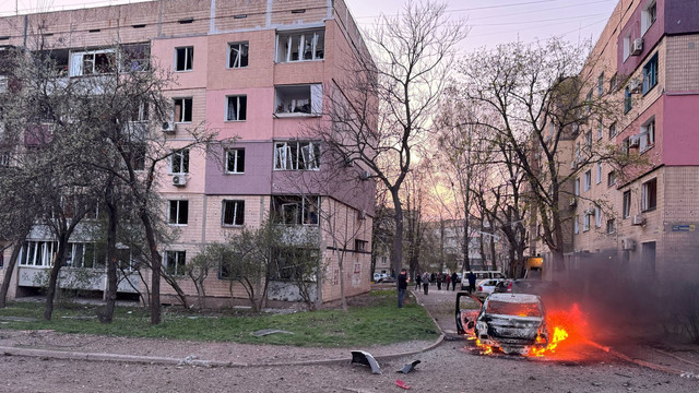 FOTO | Ucraina este în doliu după atacul rusesc în orașul natal al lui Volodimir Zelenski, soldat cu cel puțin 18 morți, dintre care 9 copii FOTO | Ucraina este în doliu după atacul rusesc în orașul natal al lui Volodimir Zelenski, soldat cu cel puțin 18 morți, dintre care 9 copii