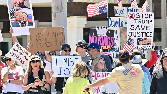 „Jos mâinile!”: Proteste masive în SUA împotriva lui Donald Trump și a lui Elon Musk. Oamenii cer „încetarea preluării puterii de către miliardari și a corupției galopante a administrației Trump” „Jos mâinile!”: Proteste masive în SUA împotriva lui Donald Trump și a lui Elon Musk. Oamenii cer „încetarea preluării puterii de către miliardari și a corupției galopante a administrației Trump”
