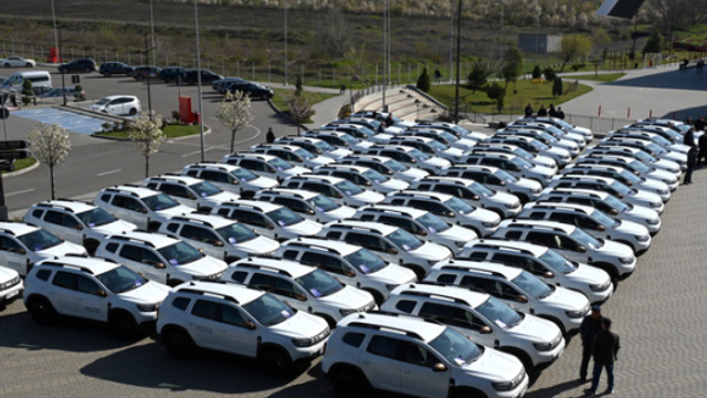 Structurile de asistență socială au fost dotate cu 55 de automobile noi. Alexei Buzu: „Ne ajută să sporim accesul la servicii sociale, să creștem calitatea și să îmbunătățim intervențiile noastre”