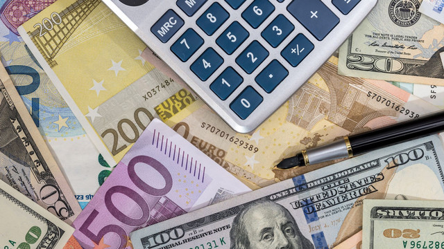 Dolarul se scumpește ușor. Cât valorează euro astăzi, 9 aprilie