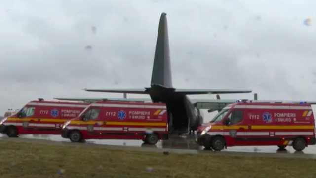 Zeci de pacienți palestinieni din Fâșia Gaza, majoritatea copii, au fost aduși în România cu o aeronavă a Forțelor Aeriene Române Zeci de pacienți palestinieni din Fâșia Gaza, majoritatea copii, au fost aduși în România cu o aeronavă a Forțelor Aeriene Române