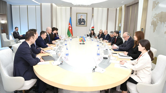 Vladimir Bolea a discutat la Baku despre liberalizarea transportului rutier de mărfuri cu Azerbaidjan Vladimir Bolea a discutat la Baku despre liberalizarea transportului rutier de mărfuri cu Azerbaidjan