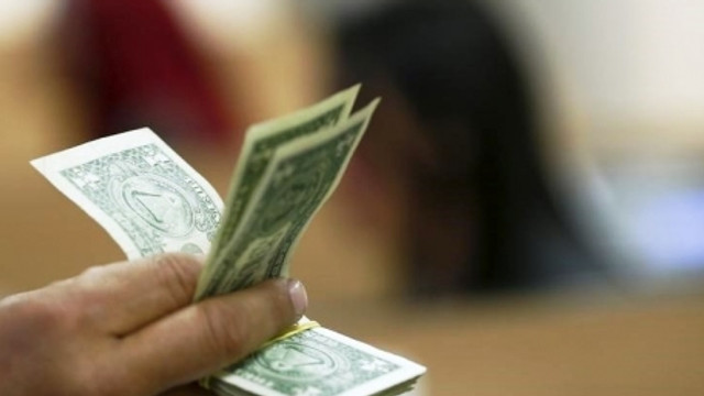 Dolarul s-a depreciat la cel mai scăzut nivel din ultimii trei ani