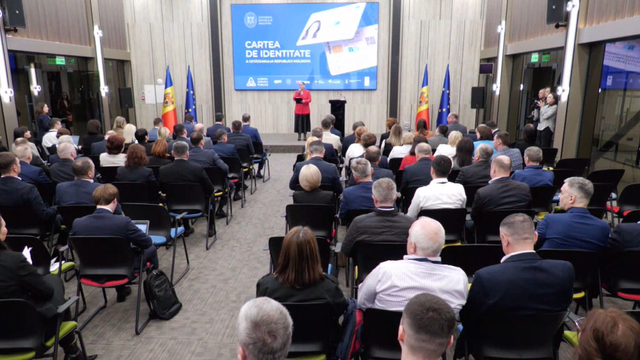 Noua carte de identitate electronică a fost lansată oficial. Maia Sandu a primit simbolic noul document, care va facilita accesul la cele peste 300 de servicii publice disponibile online Noua carte de identitate electronică a fost lansată oficial. Maia Sandu a primit simbolic noul document, care va facilita accesul la cele peste 300 de servicii publice disponibile online