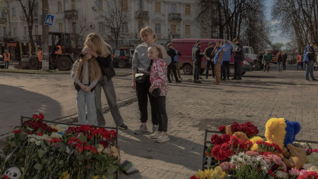 ANALIZĂ | Atacarea civililor ucraineni la Sumî și la Krivoi Rog nu este o greșeală, ci o strategie militară a Rusiei. Scopul lui Putin (Politico) ANALIZĂ | Atacarea civililor ucraineni la Sumî și la Krivoi Rog nu este o greșeală, ci o strategie militară a Rusiei. Scopul lui Putin (Politico)
