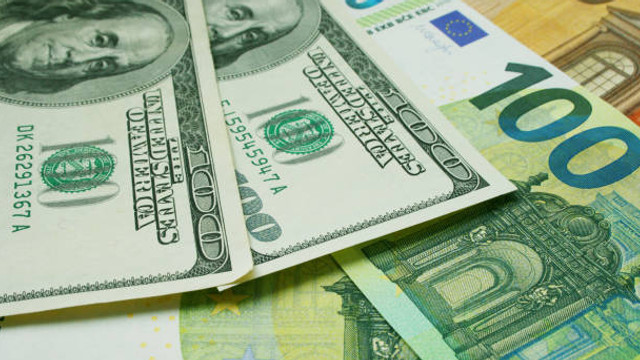 Moneda unică europeană se scumpește ușor