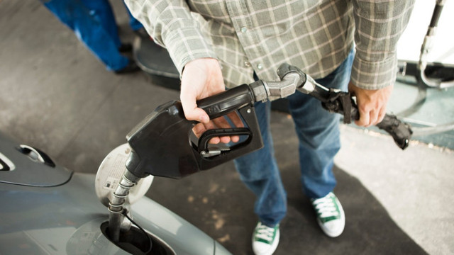 Carburanții auto continuă se să ieftinească. Cât vor costa benzina și motorina mâine, 16 aprilie 