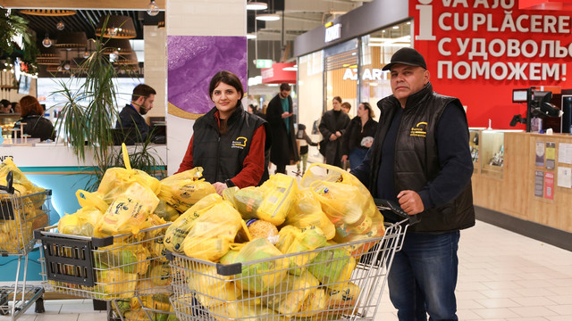 FOTO | Generozitate record la „Masa Bucuriei”. Misiunea Socială Diaconia a Mitropoliei Basarabiei anunță că au fost colectate 85 de tone de alimente FOTO | Generozitate record la „Masa Bucuriei”. Misiunea Socială Diaconia a Mitropoliei Basarabiei anunță că au fost colectate 85 de tone de alimente