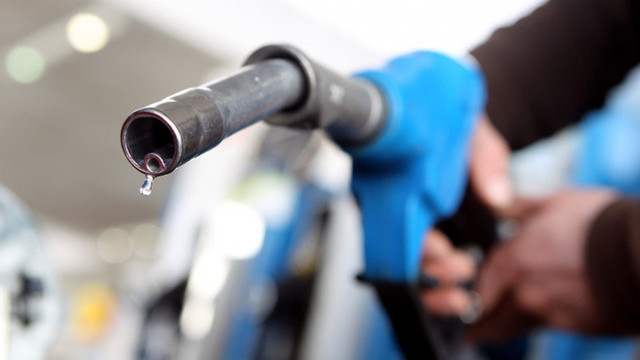 Carburanții auto se ieftinesc din nou, pentru a doua săptămână consecutiv
